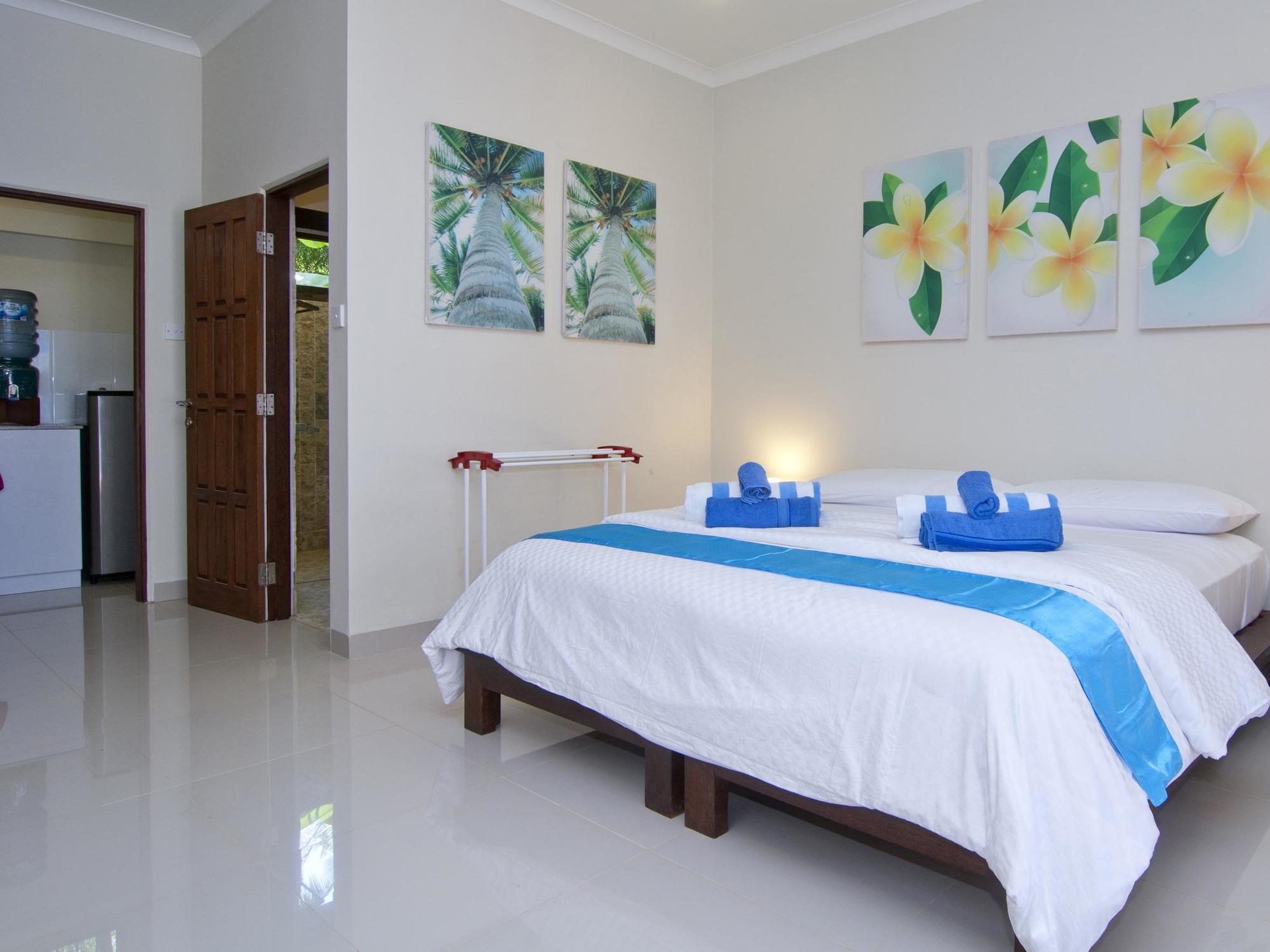 Lovina Oasis Hotel Buitenkant foto
